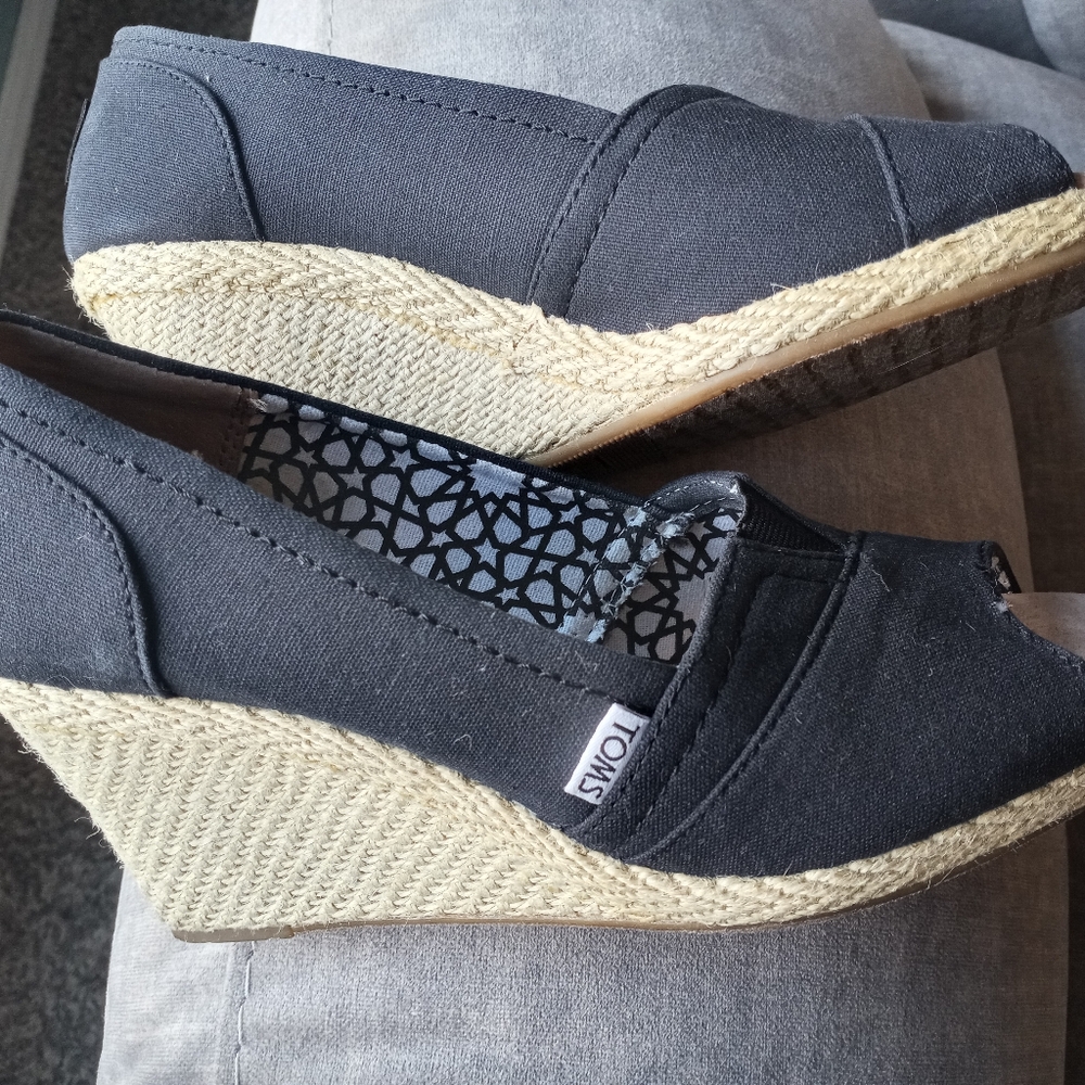 TOMS Black Size 9.5 Espadrille Peep Toe Wedge